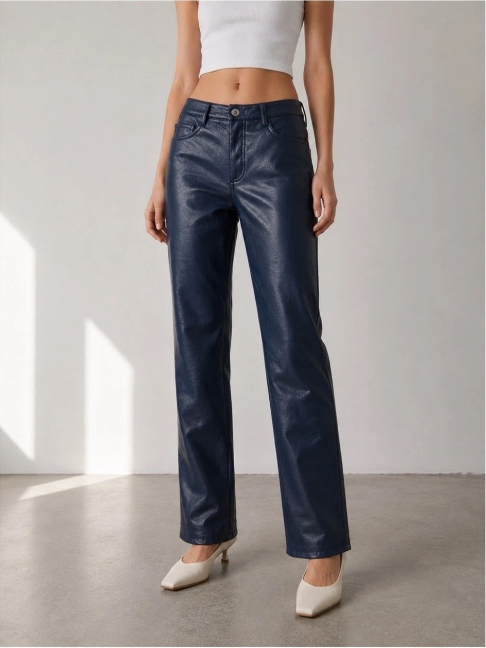 Wilfred Aritzia High-Rise Navy Faux Leather Straight Pants / Size 6